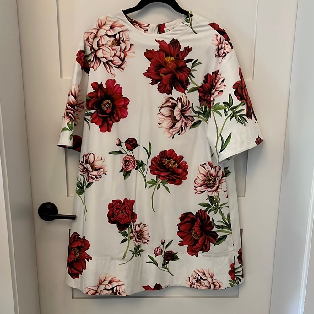 White Floral Shift Top with Red Bloom Print by Oscar de la Renta